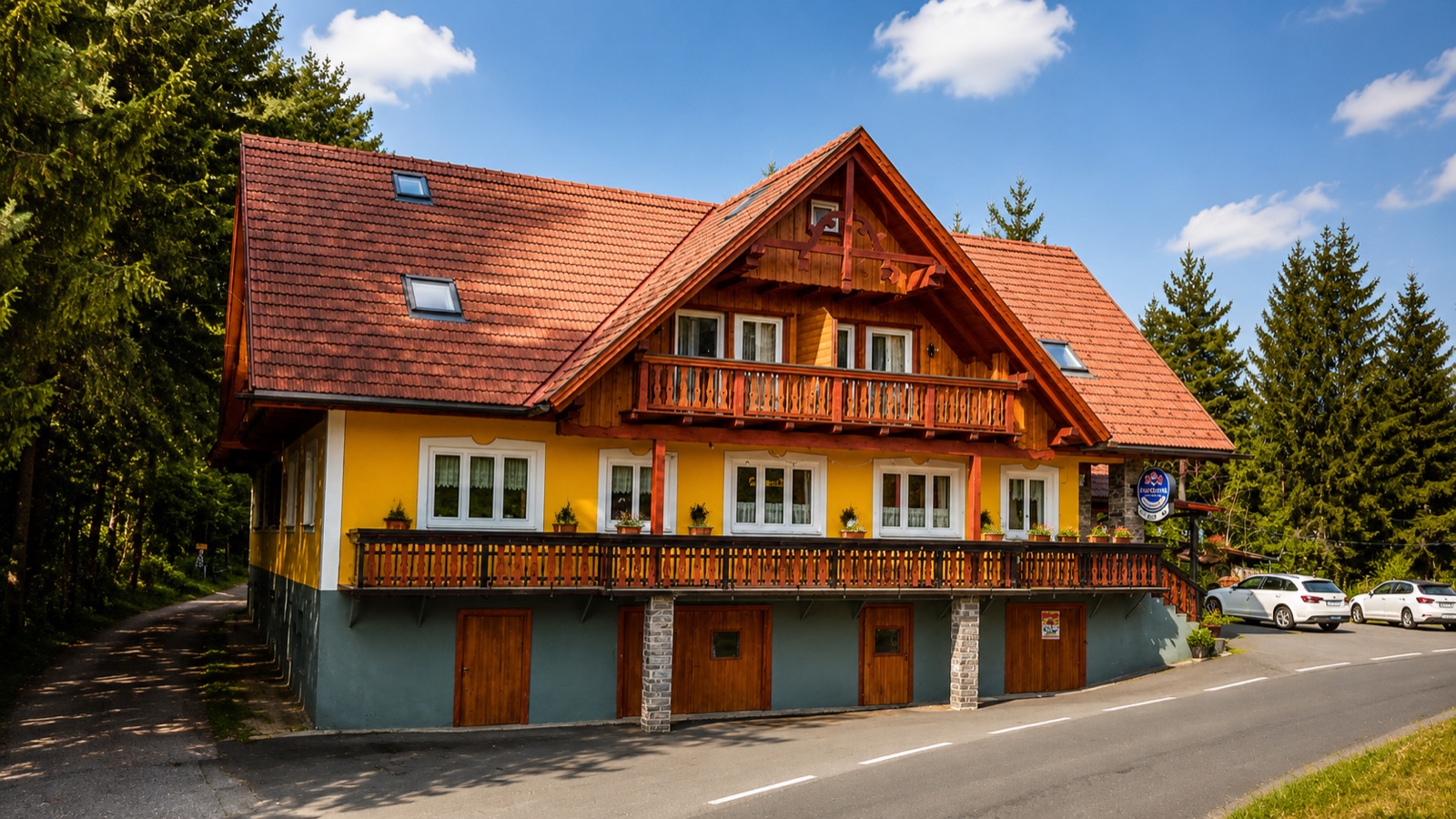 Haupthaus von der Straße