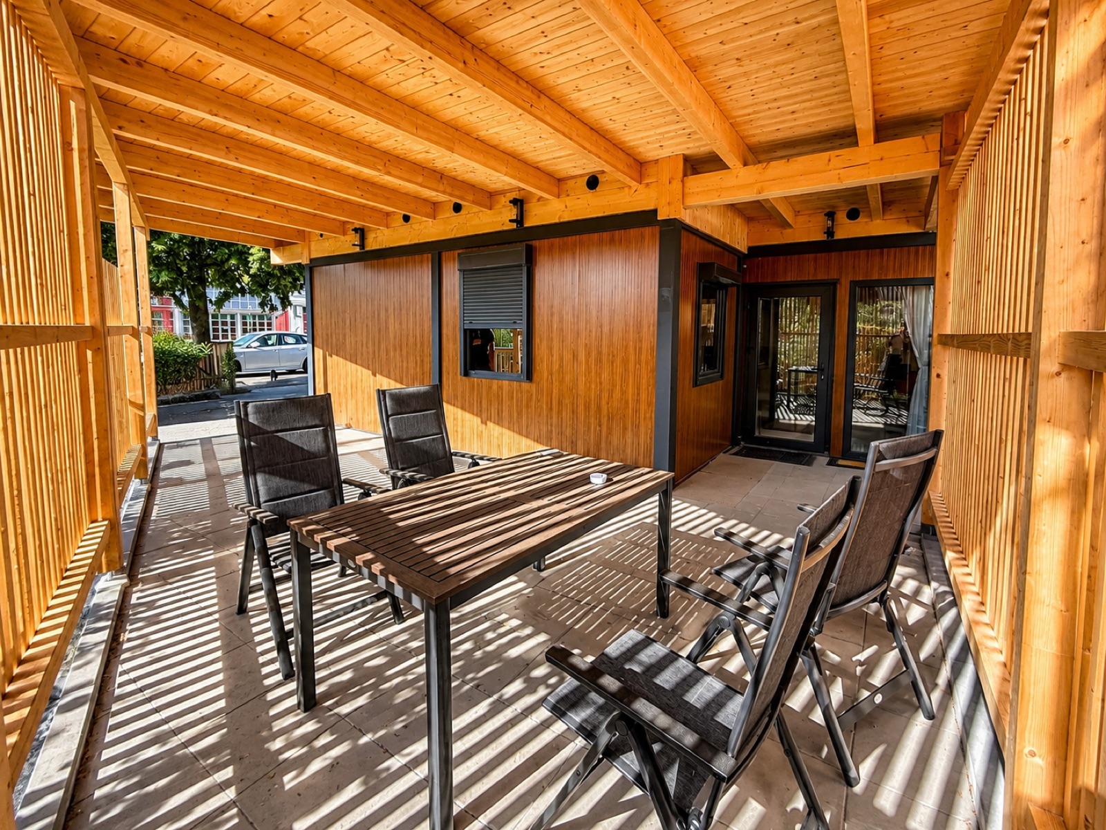 Esstisch auf der Terrasse