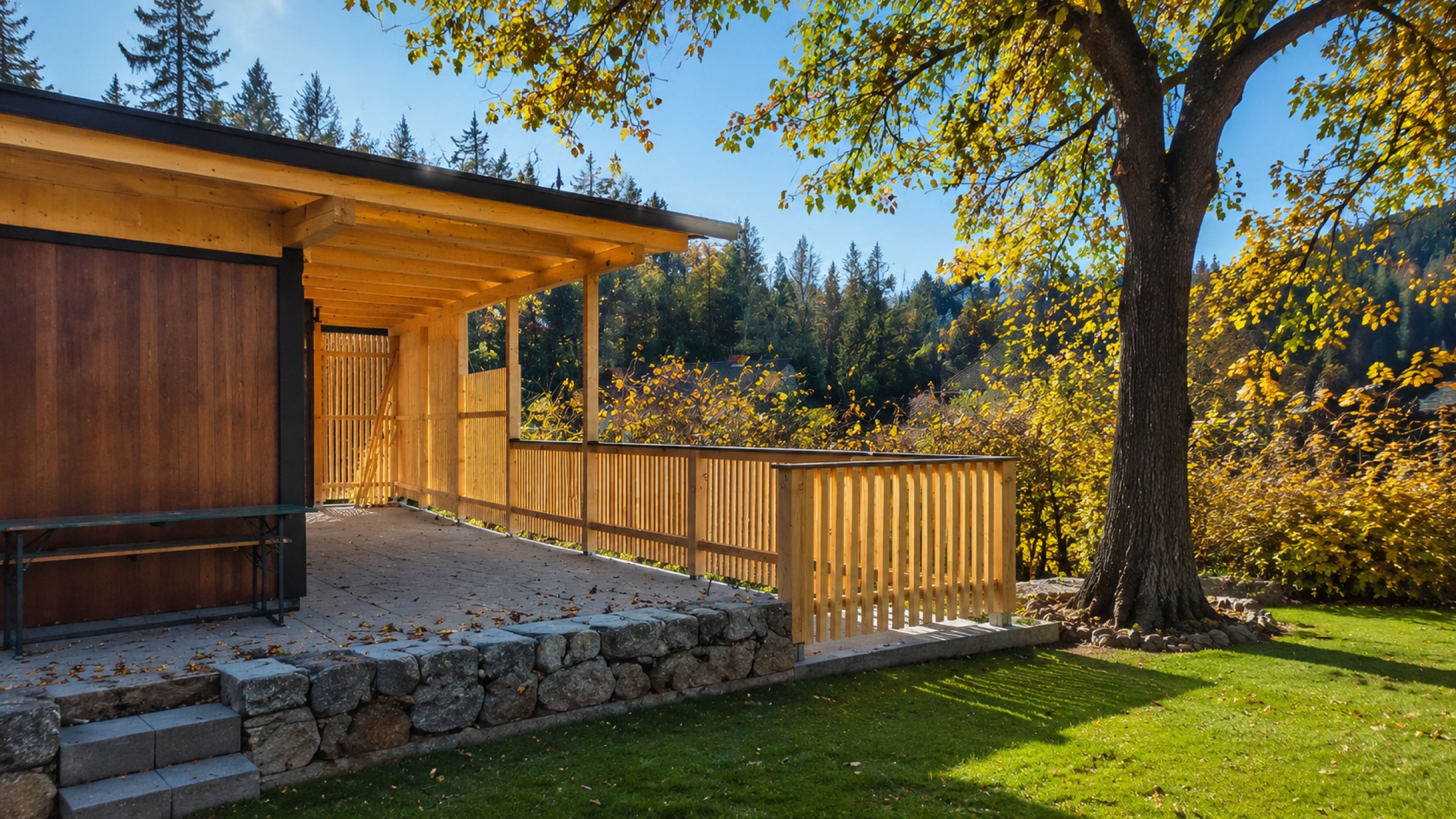 Terrasse mit Herbstbaum